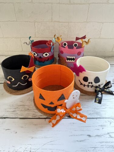 クラフトバンド(紙ひも)で作った小物入れ　ハロウィンのかぼちゃ、黒ネコ、ドクロ、モンスター2種