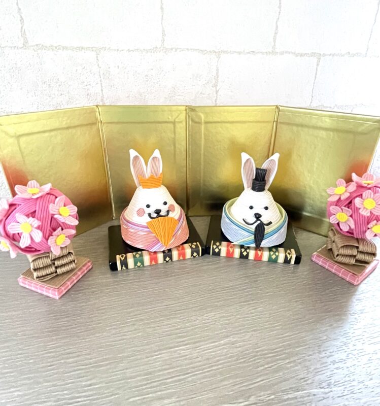 クラフトバンド(紙バンド)でうさぎのひな人形を作りました。